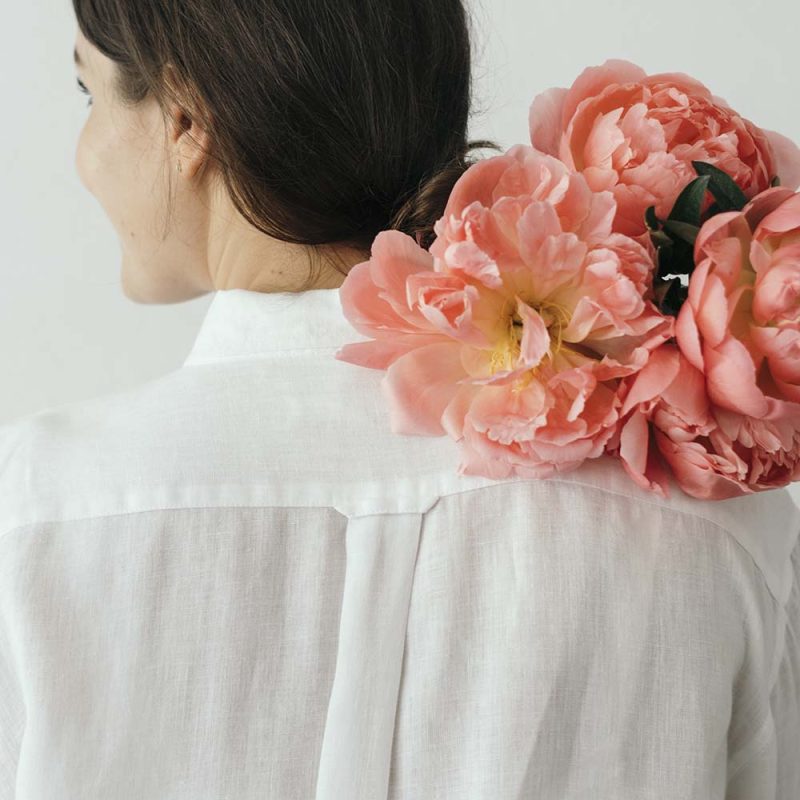 happy-woman-with-a-bouquet-of-coral-sunset-peony-X6CX4B6.jpg happy-woman-with-a-bouquet-of-coral-sunset-peony-X6CX4B6.jpg